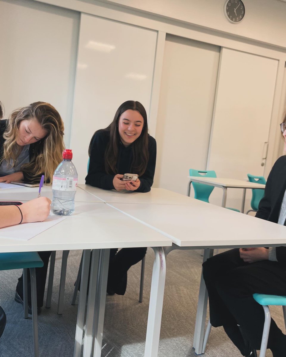 Manor House tweet media