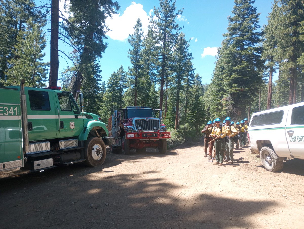 LakeTahoeUSFS's tweet photo. Thankfully, a quick response yesterday by USDA Forest Service LTBMU, @CALFIRENEU, @NLTahoeFire, @NTFPD_ firefighters stopped a wildfire above Kings Beach at 1/10 acre. The Beach Fire is now contained and controlled and the cause is under investigation. #BeachFire #FireYear2024 https://t.co/CiEMp63FcN