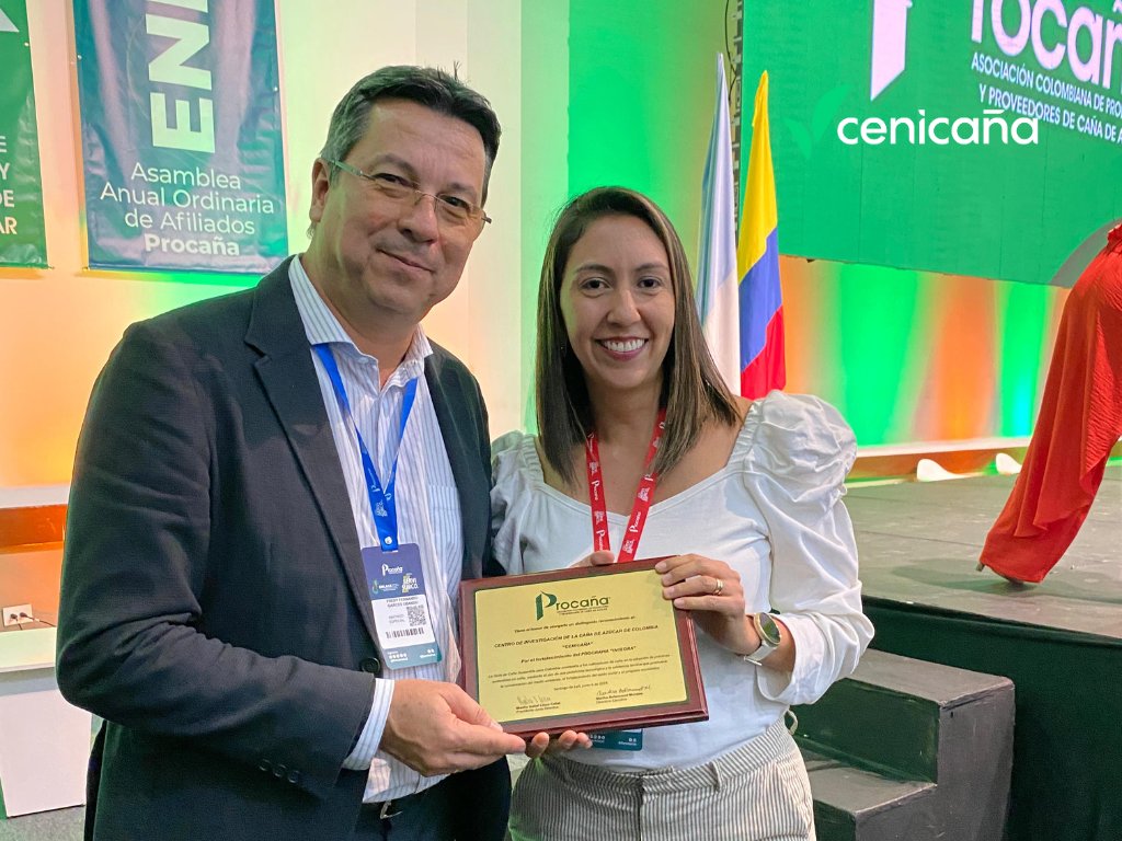 cenicana's tweet photo. ¡Un día increíble en el #Enlace2024 de @ProcanaCol! 🌟 ¡nos llevamos un reconocimiento por nuestro trabajo en sostenibilidad! 🌱🏆.
¡Felicitaciones a todo el equipo del #ProgramaIntegra y a todos los cultivadores que están vinculados por su esfuerzo incansable!
#SomosCenicaña https://t.co/8ISvVldEq5