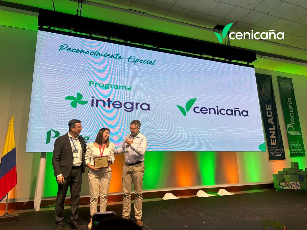 cenicana's tweet photo. ¡Un día increíble en el #Enlace2024 de @ProcanaCol! 🌟 ¡nos llevamos un reconocimiento por nuestro trabajo en sostenibilidad! 🌱🏆.
¡Felicitaciones a todo el equipo del #ProgramaIntegra y a todos los cultivadores que están vinculados por su esfuerzo incansable!
#SomosCenicaña https://t.co/8ISvVldEq5
