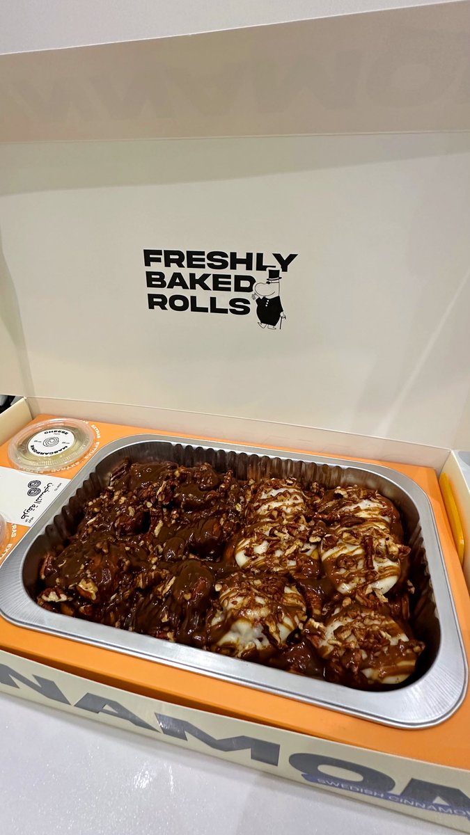 قبل فترة شفت تغريدة لـ <a href="/sam55th/">سليمان المحيميد</a> يدعي فيها انه لقى افضل سينامون بالرياض وقررت اكشف لكم حقيقته
طلبته وجربته وطلع فعلا لذيذ!!
شكرا للشيف خالد على المستوى الجبار <a href="/kldpastry/">خالد</a>