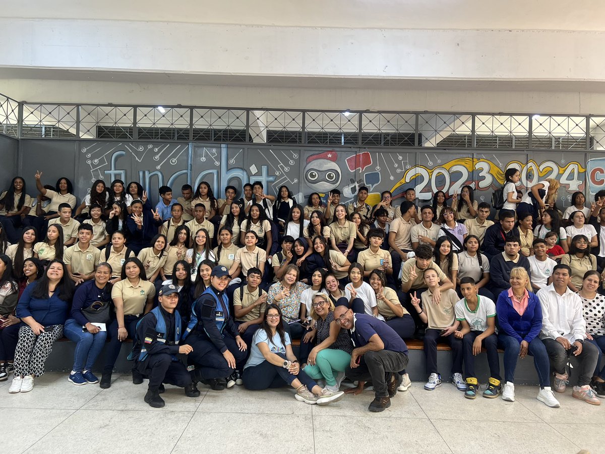 CDCE Caracas/Parroquia El Valle. Hoy, llevamos a cabo con alegría, emoción y compromiso el programa Mi Escuela Segura. 
<a href="/_LaAvanzadora/">Yelitze Santaella</a> 
@CDCECaracas 
<a href="/NicolasMaduro/">Nicolás Maduro</a>