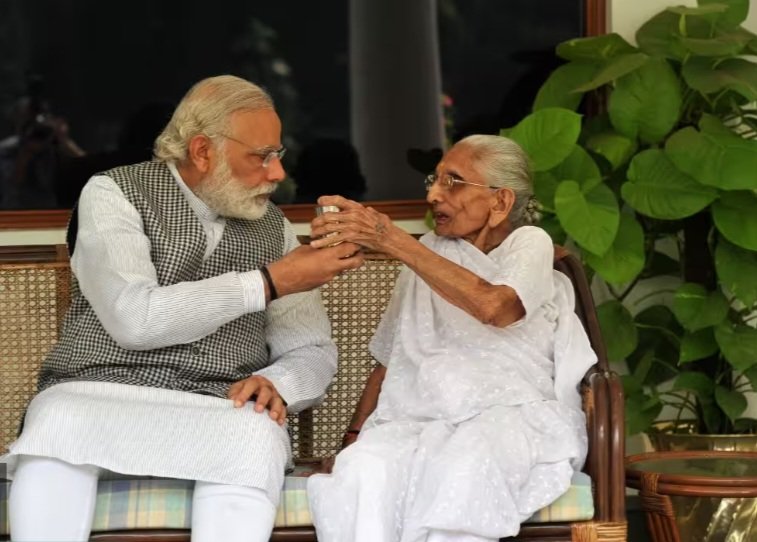 AmanJain_121201's tweet photo. I feel sad i know President drupadi murma ji feed him like her mom her mom feed him sweet dish 😭but mom blessing love extraordinary different I think since her mom gone he now feel bit sad sometime even by clue you can know his emotion and condition #IAmWithModi forever❤️ https://t.co/1kSD1yUFtN