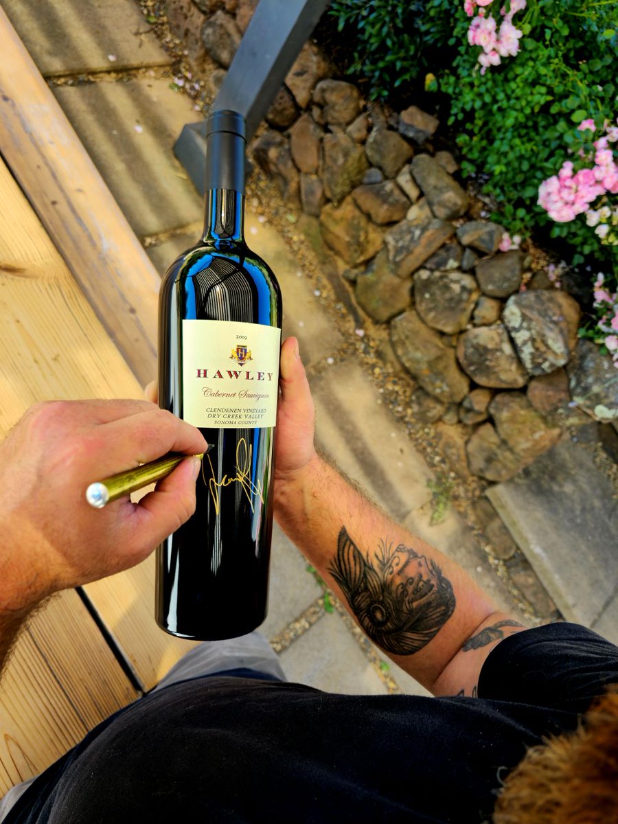 HawleyWines's tweet photo. Kick off Summer the right way with a Big Bottle!☀️🍾
Get 15% Off your entire order when you include a Large Format bottle now through June 21st! 

Each one of these Large Formats is hand bottled and signed by our winemakers! https://t.co/IHs5472GUu