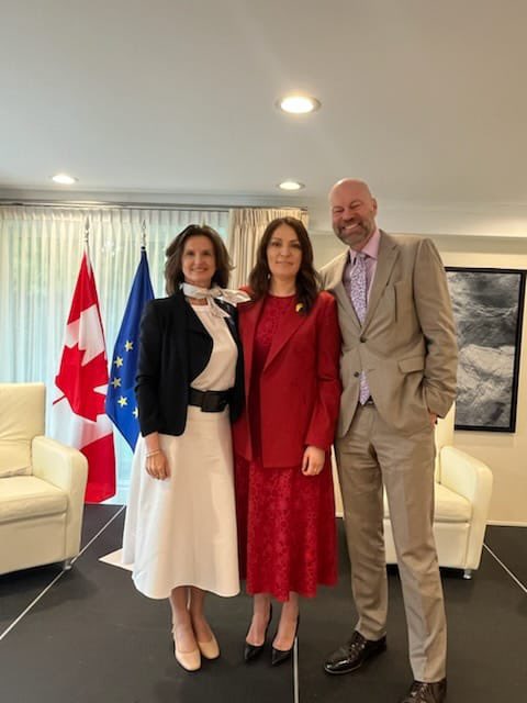 EUAmbCanada's tweet photo. Honoured to welcome #FriendsofUkraine diplomatic group to 🇪🇺Residence in the lead-up to the Summit on Peace in Ukraine 15-16 June in #Switzerland.
 
Thanks to our distinguished speakers 🇨🇦 @HeidiHulan @SdB_dip, Ambassadors 🇺🇦 @kovaliv_y & 🇨🇭Olaf Kjelsen for timely exchanges on our shared objectives for the summit.

#StandWithUkraine 

1/4