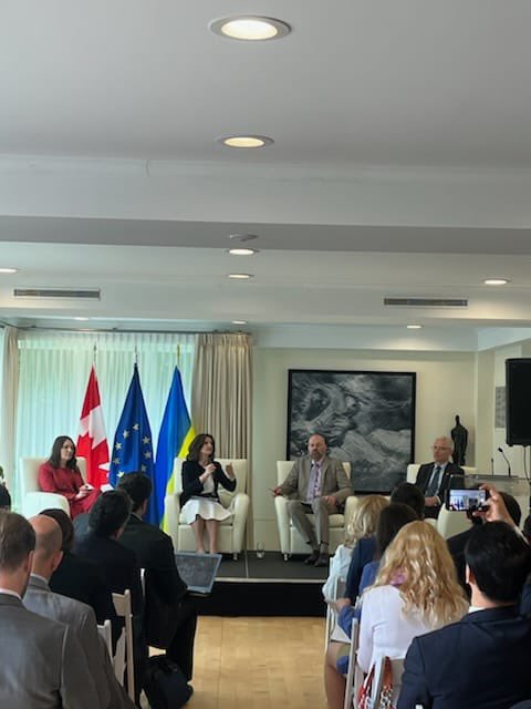 EUAmbCanada's tweet photo. Honoured to welcome #FriendsofUkraine diplomatic group to 🇪🇺Residence in the lead-up to the Summit on Peace in Ukraine 15-16 June in #Switzerland.
 
Thanks to our distinguished speakers 🇨🇦 @HeidiHulan @SdB_dip, Ambassadors 🇺🇦 @kovaliv_y & 🇨🇭Olaf Kjelsen for timely exchanges on our shared objectives for the summit.

#StandWithUkraine 

1/4