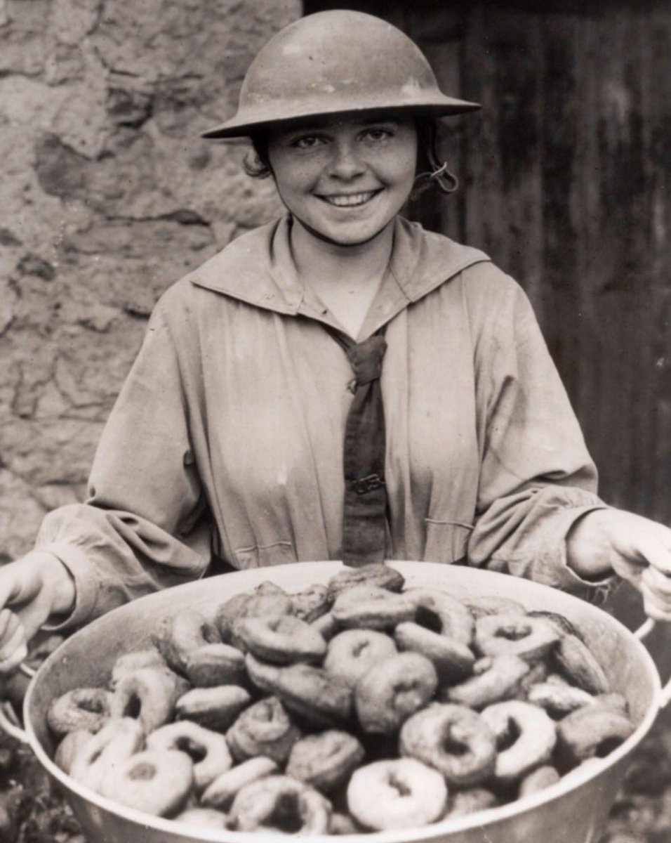 arlendizon's tweet photo. @KTLA The Salvation Army created donut day event in Chicago 1938 as a fundraiser to help those in need (86 years and counting).
Donut Lassies were volunteers who baked donuts during World War 1! Now celebrated every June’s 1st Friday. https://t.co/Mv8xQ6mhKY