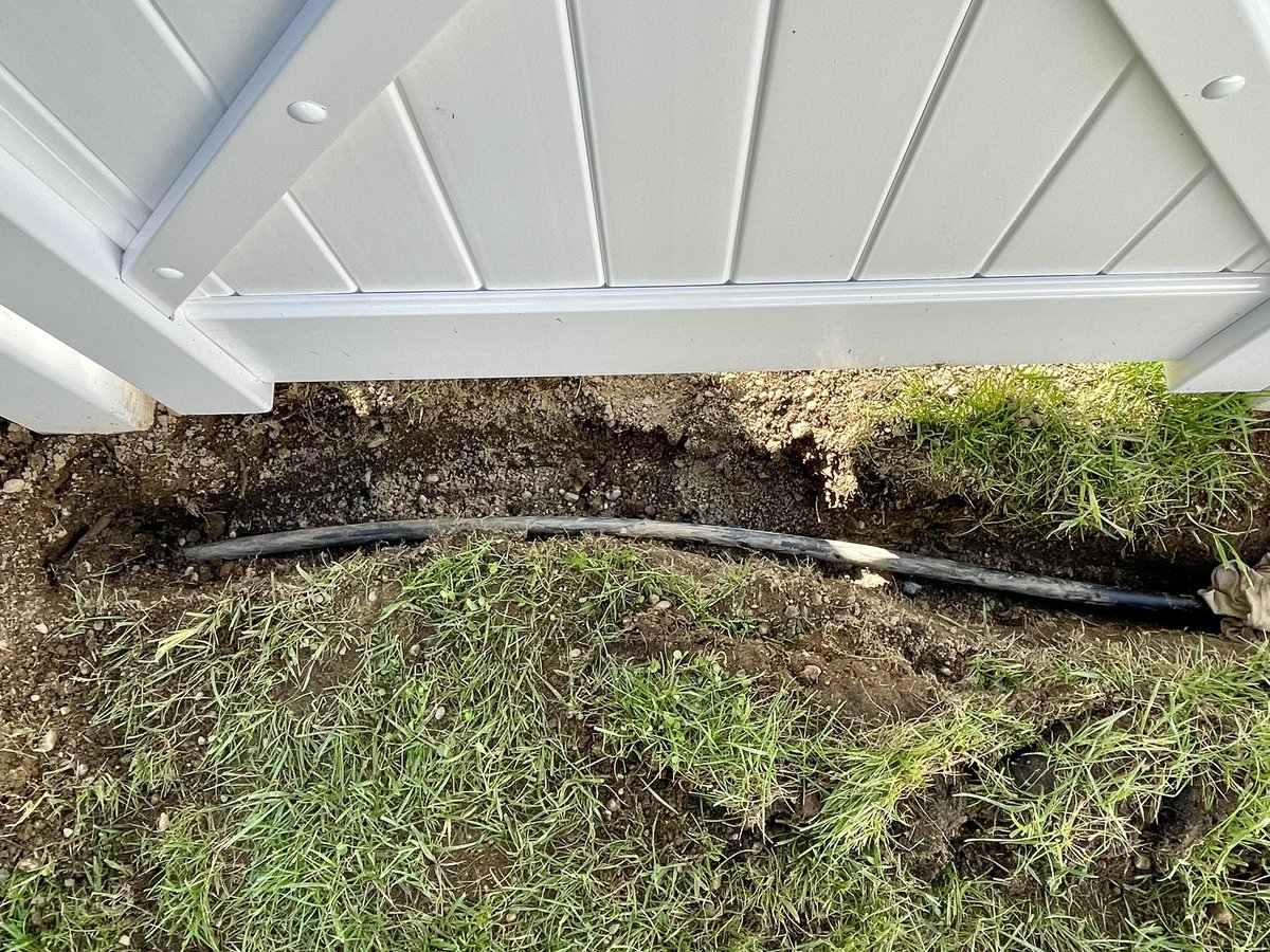 Liberty_Fence's tweet image. Plan ahead and protect your investment. It's your responsibility to know where your sprinkler lines are before installing a #fence. Avoid costly mistakes and protect your yard!

#sprinklersystem #fenceinstallation #beprepared #homeowner #homeowners #fences