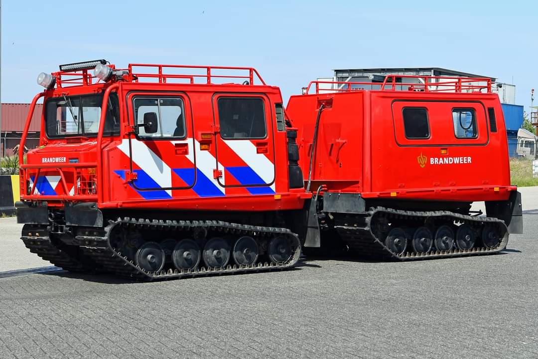 GewoonRotterdam's tweet photo. Wat een middag op @Schiphol bij de luchthavenbrandweer.. Een woord van dank aan @ReinHulst en zijn mannen van post Sloten... https://t.co/Yiv0DiDrO5