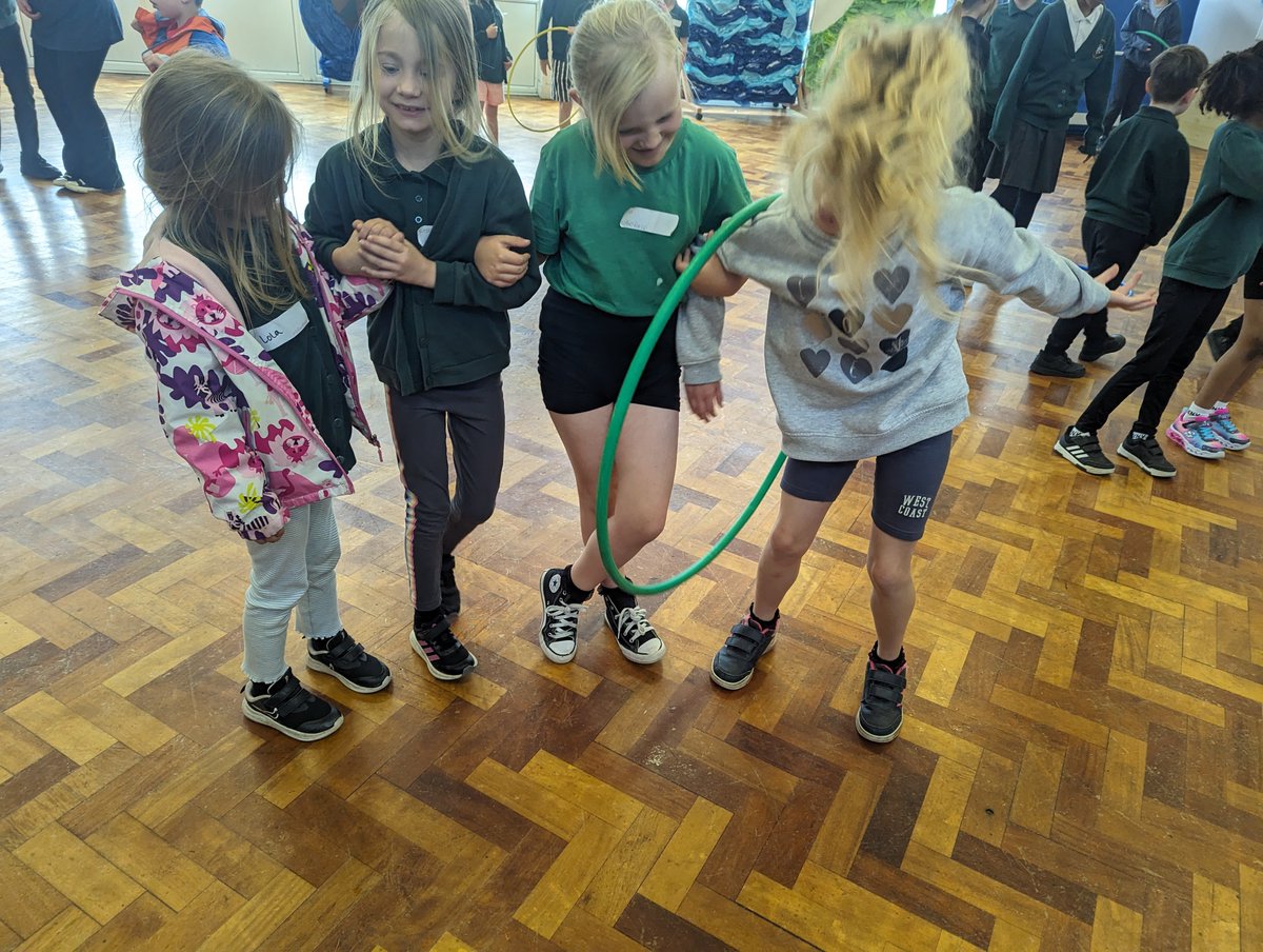 mrs_withill's tweet photo. Team Wilberforce showed great character skills in today's teams day. A day where the whole of @WansbeckPrimary played lots of mini games in order to showcase our core values 💚 we saw teamwork, communication, leadership, respect &amp; resilience from all 💚 #proudteacher https://t.co/W67OyLBfGZ