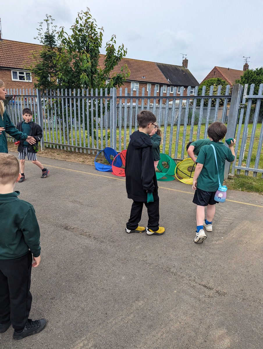 mrs_withill's tweet photo. Team Wilberforce showed great character skills in today's teams day. A day where the whole of @WansbeckPrimary played lots of mini games in order to showcase our core values 💚 we saw teamwork, communication, leadership, respect &amp; resilience from all 💚 #proudteacher https://t.co/W67OyLBfGZ