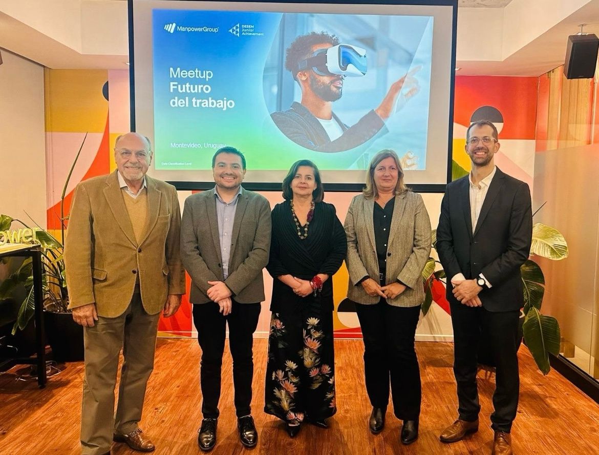 ManpowerGroup UY (@manpowergroupuy) on Twitter photo Evento con <a href="/DESEMJA_/">DESEM Junior Achievement</a>: Mónica, que también es Board Member de <a href="/JAAmericas/">JA Americas</a>, participó como speaker del Meetup Futuro del trabajo para jóvenes de DESEM y en un panel junto a otros líderes expertos. 💬🙋♀️
¡Gracias <a href="/pmarroche/">Pablo Marroche</a> y equipo la realización de este evento en conjunto! Evento con <a href="/DESEMJA_/">DESEM Junior Achievement</a>: Mónica, que también es Board Member de <a href="/JAAmericas/">JA Americas</a>, participó como speaker del Meetup Futuro del trabajo para jóvenes de DESEM y en un panel junto a otros líderes expertos. 💬🙋♀️
¡Gracias <a href="/pmarroche/">Pablo Marroche</a> y equipo la realización de este evento en conjunto!