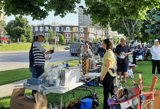 parkroyalca's tweet photo. Join us Saturday, June 8 between 8 am and noon, for the annual PRCA #YardSale on the Park Royal Bible Church lawn at the corner of Truscott Dr and Seagull Dr #Mississauga.

A diverse set of vendors with a lot of bargains to find. Plenty of parking available at the church too. https://t.co/zWsHDbDNib