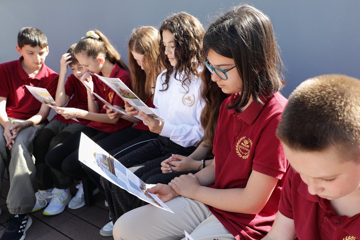 EUinAlbania's tweet photo. 🌱 The "Kosova" school in Tirana has now a green terrace and an educational greenhouse, where its 650 pupils will learn more on environmental protection and healthy living in harmony with nature.
Funded by the EU 🇪🇺under the #EU4Municipalities grant scheme, the Little Gardeners project is the first of its kind in the municipality of Tirana.
1/2