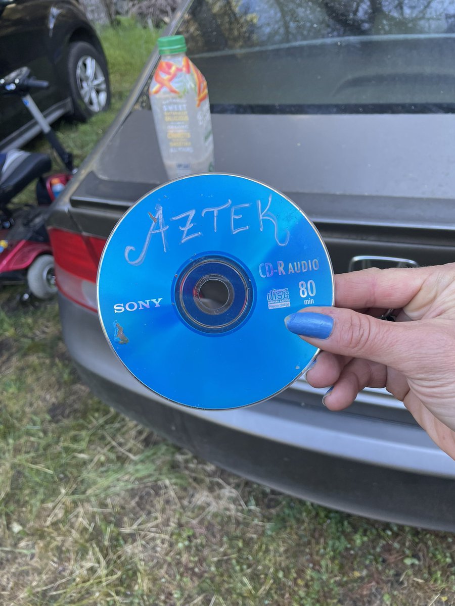 Damn someone been handing out CD’s of my early tunes 🫡