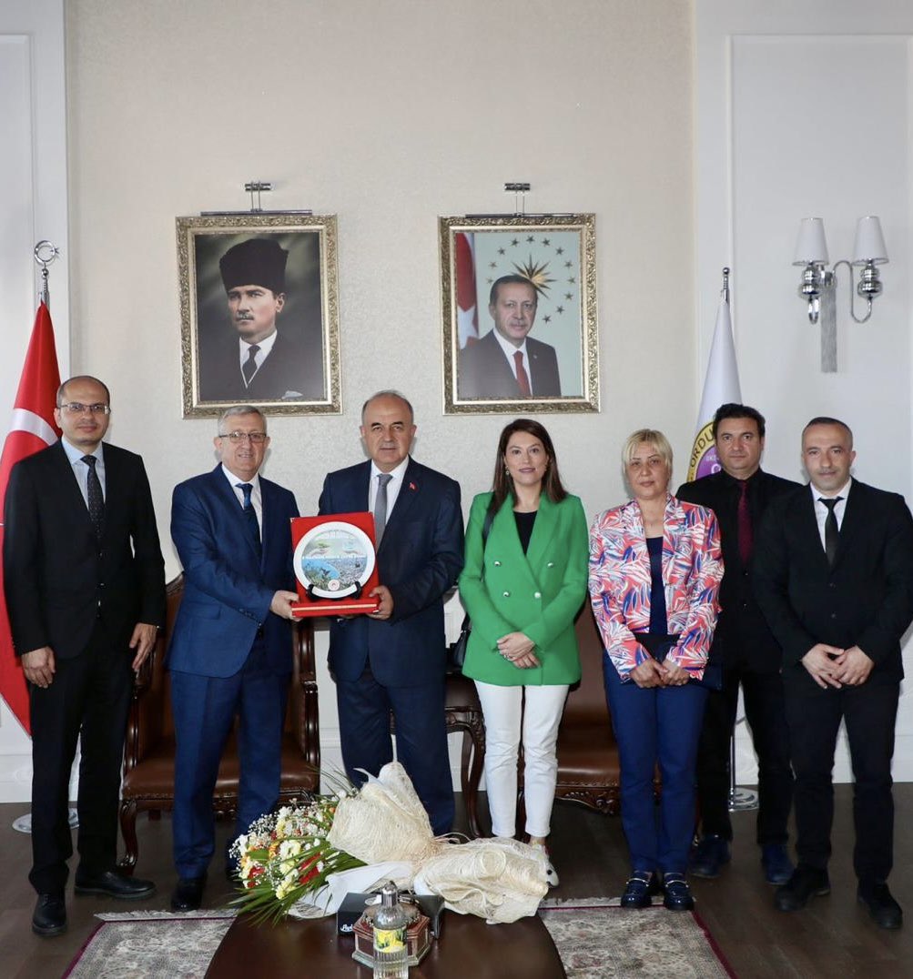 5 Haziran Dünya Çevre Günü kapsamında İl Müdürümüz Sayın Hüseyin ÖZTÜRK ve yöneticilerimizden oluşan bir heyet Sayın Valimiz Muammer EROL'u ziyaret ettiler. <a href="/TCOrduValiligi/">Ordu Valiliği</a>