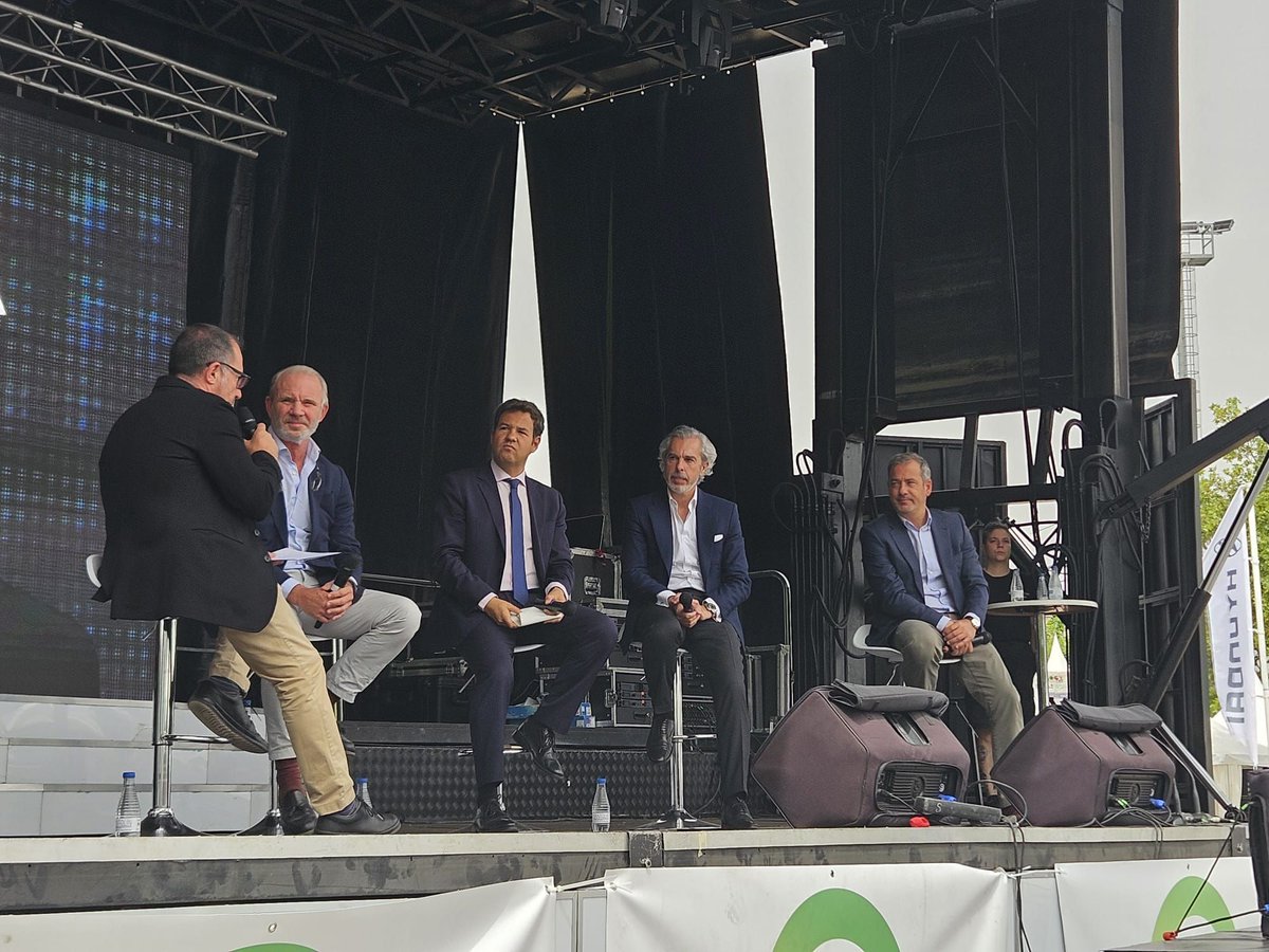 APPA_Renovables's tweet photo. Comienza @MOGYfest y @jmgmoya, DG @APPA_Renovables, ha participado en la mesa sobre "Gestión del #transporte sostenible en las grandes ciudades". ¡P��sate por la zona de #renovables que hemos coordinado desde @APPA_Renovables! 🙌🏼

📍 Las Rozas #Madrid 👉🏼 https://t.co/MYYNGIghsb https://t.co/gnJYMeERxr