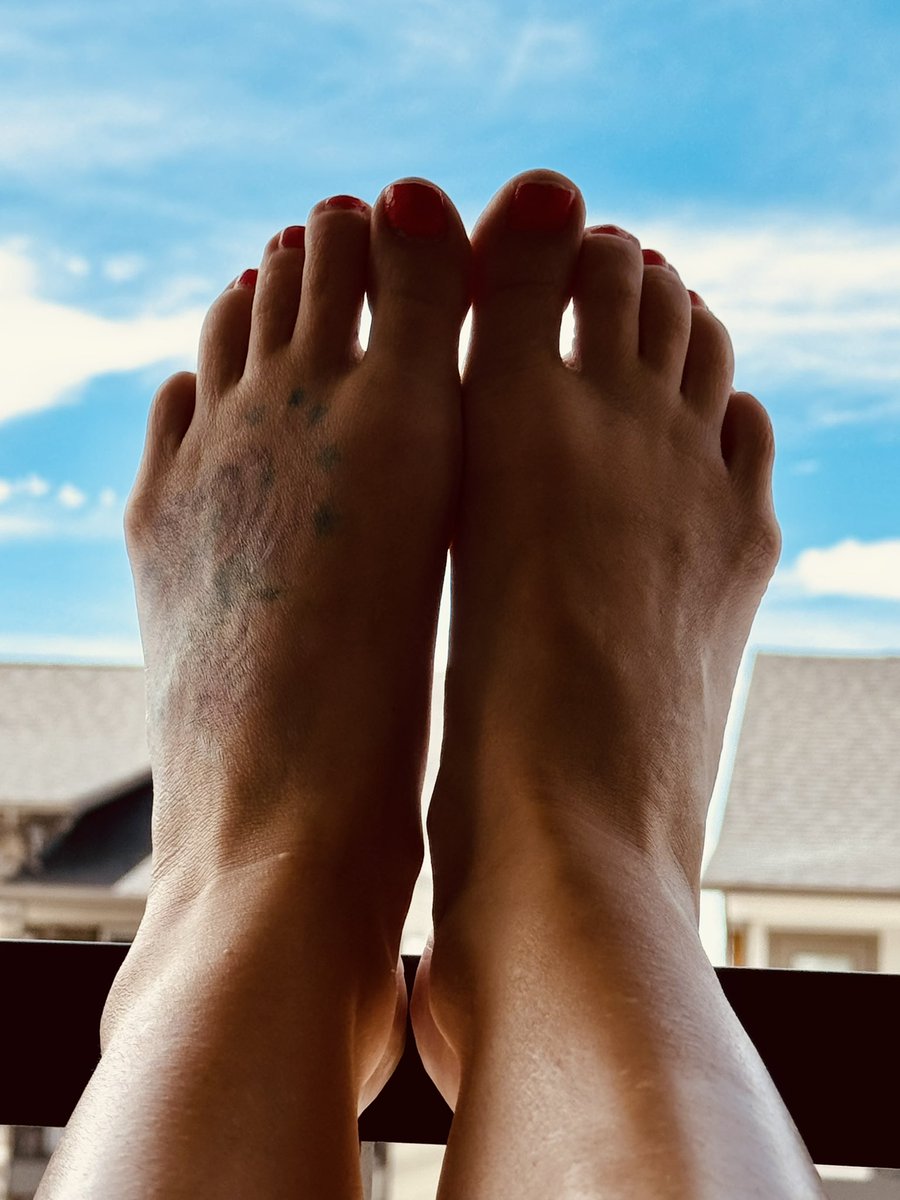 HisGoddessNadia's tweet photo. I need a pedicure! $GoddessPrincess
#Feet #FinDom #FindomChat #feet_pic https://t.co/4fE4J2sf4W