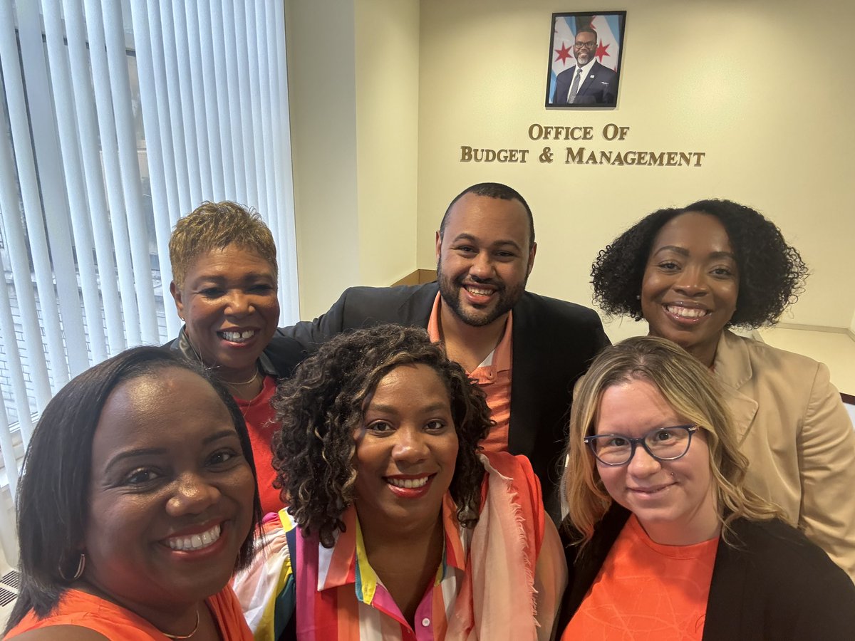 ChicagoBudget's tweet photo. Today is Gun Violence Awareness Day!The Office of Budget and Management wears orange to honor the lives lost due to gun violence. #allsafechi #wearorangechi #wearorangeIL https://t.co/w6nB6BZrzL