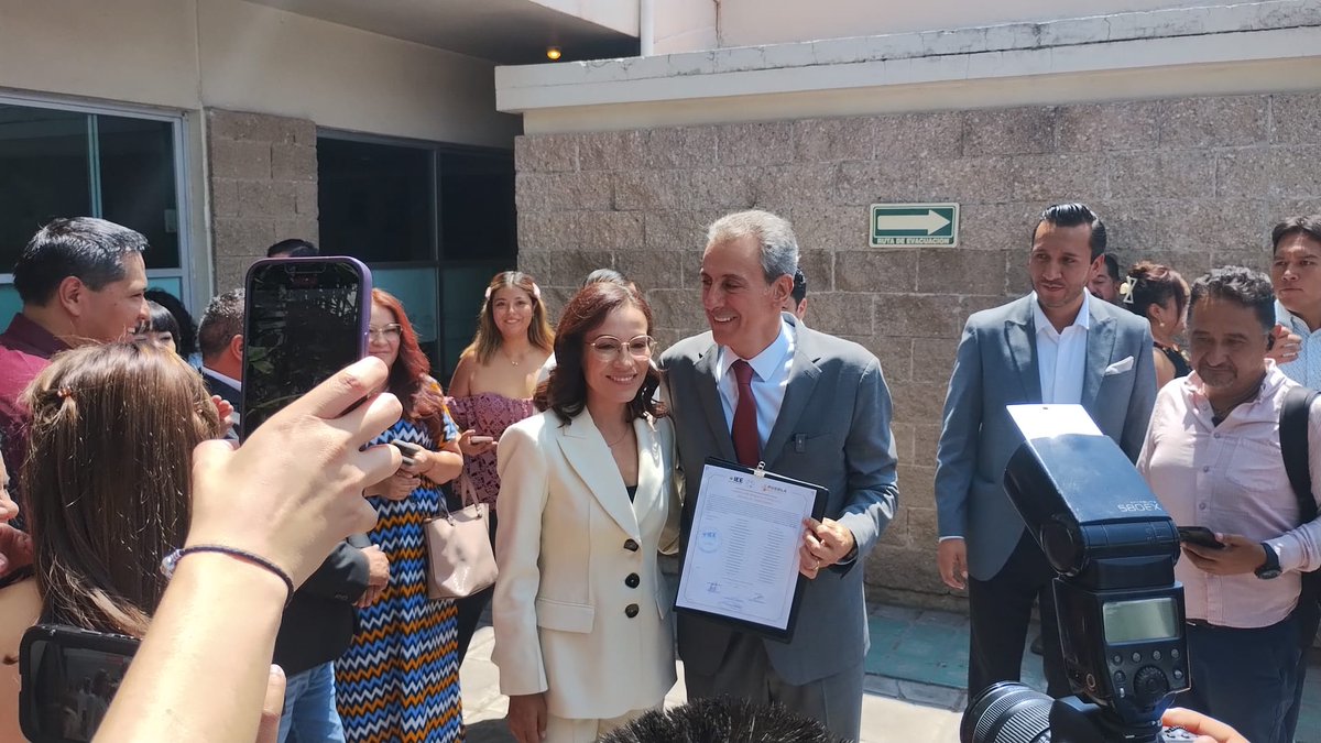 Felicito a <a href="/pepechedrauimx/">Pepe Chedraui 🇲🇽</a> por recibir su constancia de mayoría que lo acredita como Presidente municipal electo de nuestra Hermosa CIUDAD, VamosporlaGrandezadePuebla!! a nombre de <a href="/GrupoPuebla500/">GrupoPuebla500</a> Enhorabuena!! <a href="/armentapuebla_/">Alejandro Armenta</a> <a href="/FactorRadioPue/">Factor Radio Puebla</a> <a href="/FACTORCIUDADANO/">FACTOR CIUDADANO</a> <a href="/MorenaEnPuebla/">Morena Puebla</a>