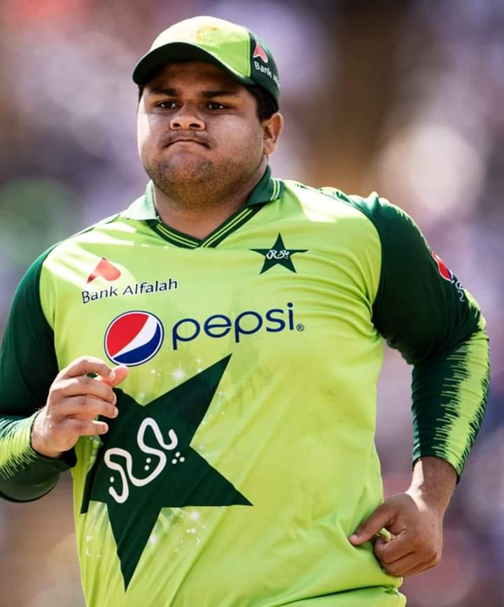 یہ اپنی مرضی سے کھاتا ہے، اسے اٹھا لو۔
کھانے والوں سے کچھ جدا ہے اسے اٹھالو۔

وہ اس سے پہلے جن کو اٹھا لیا تھا۔
یہ انکا بھی کھانا کھاتا ہے، اسے اٹھا لو۔

یہ پوچھتا ہے کہ آج پکا کیا ہے؟
چھوٹا گوشت پکا ہے اسے اٹھا لو۔

اسے بتایا بھی تھا کہ کیا کھانا ہے کیا نہیں
یہ سب کچھ ہی کھا گیا