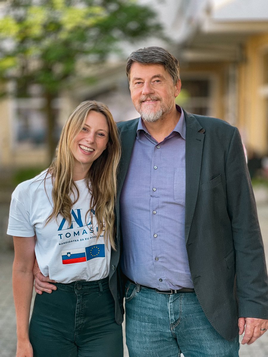 ZalaCTomasic's tweet photo. Zaključuje se ena najlepših preizkušenj v življenju. Zaradi naporne kampanje in vožnje po celi Sloveniji sem manjkala na marsikaterem družinskem
kosilu in moram priznati, da jih zelo pogrešam. 

Družina je ena. In podpora družine je najlepša stvar na svetu. ❤️ https://t.co/xUMLUe9sBQ