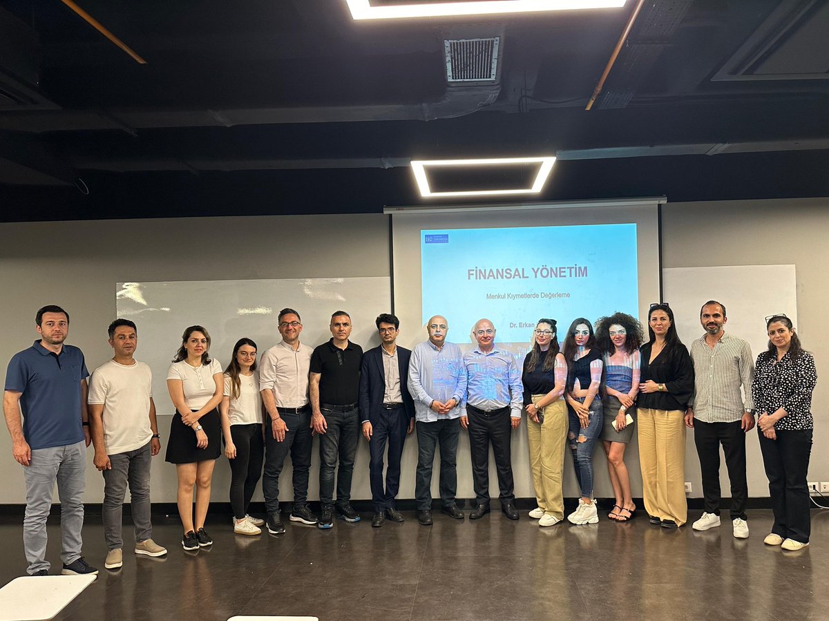 ErkanBay1's tweet photo. İstinye Üniversitesi, İşletme Bölümü Yüksek Lisans öğrencilerimle dönemin son dersinde Sevgili Cüneyt Hocamızı ağırladık. Değerli aktarımları için çok teşekkür ediyorum. @Cuneyt_Paksoy @istinyeunivedu https://t.co/885WN5sfjG