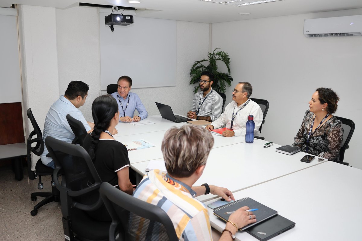 Efrain_Limones's tweet photo. Nos reunimos con el Vicepresidente del Colegio Médico de Durango para acordar acciones y que ningún establecimiento médico se quede fuera de los #CensosEconómicos2024, gracias Dr. Carlos Andrés Bañuelos Navarrete por su colaboración con el @INEGI_INFORMA . https://t.co/JOwAmqWXue