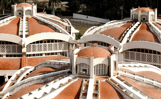 El 7 junio de 1962 se funda la Escuela Nacional de Arte, embrión del sistema de enseñanza artística, orgullo de los cubanos. Hoy nuestro primer pensamiento es para Fidel, artífice de este sueño hecho realidad.
Felicidades a profesores, alumnos y trabajadores. Un fuerte abrazo.