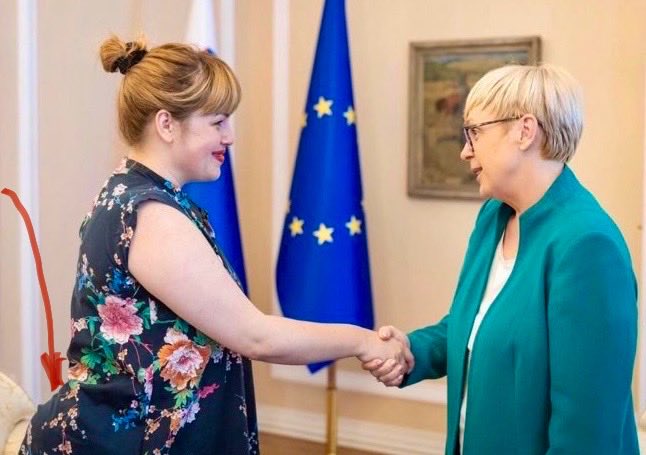 TimTom8859's tweet photo. Tako 🐖-jske riti pa še pred mesecem dni ni bilo! Tadesna je ratala prou skinny proti navrženi masi na levi! #ekskjuzmi tu pa se ne morem vzdržat! 🐷🐷 #need_to_know https://t.co/UoNoWGYwGD