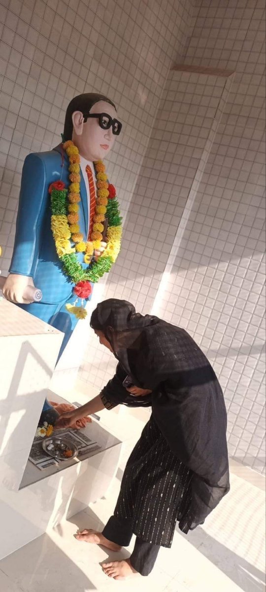 Strangegirl786's tweet photo. Muslim MP from Uttar Pradesh thanking Ambedkar for her success. 
Ji Haan aapki apni beti jisne Islam ka naam raushan kardia. https://t.co/Ihd6UP4K62