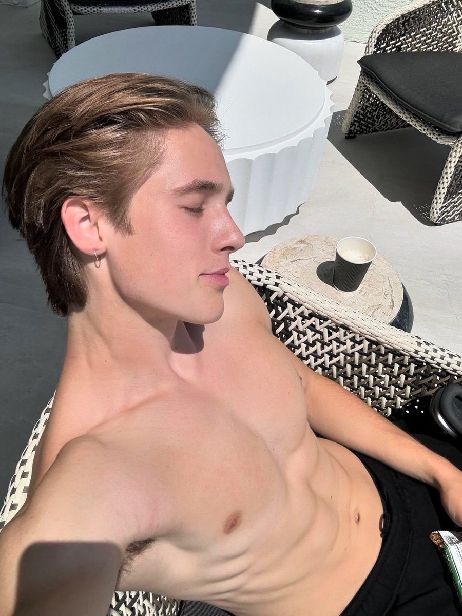 𝘦𝘢𝘵, 𝘴𝘭𝘦𝘦𝘱, 𝙛𝙪𝙘𝙠, 𝘳𝘦𝘱𝘦𝘢𝘵