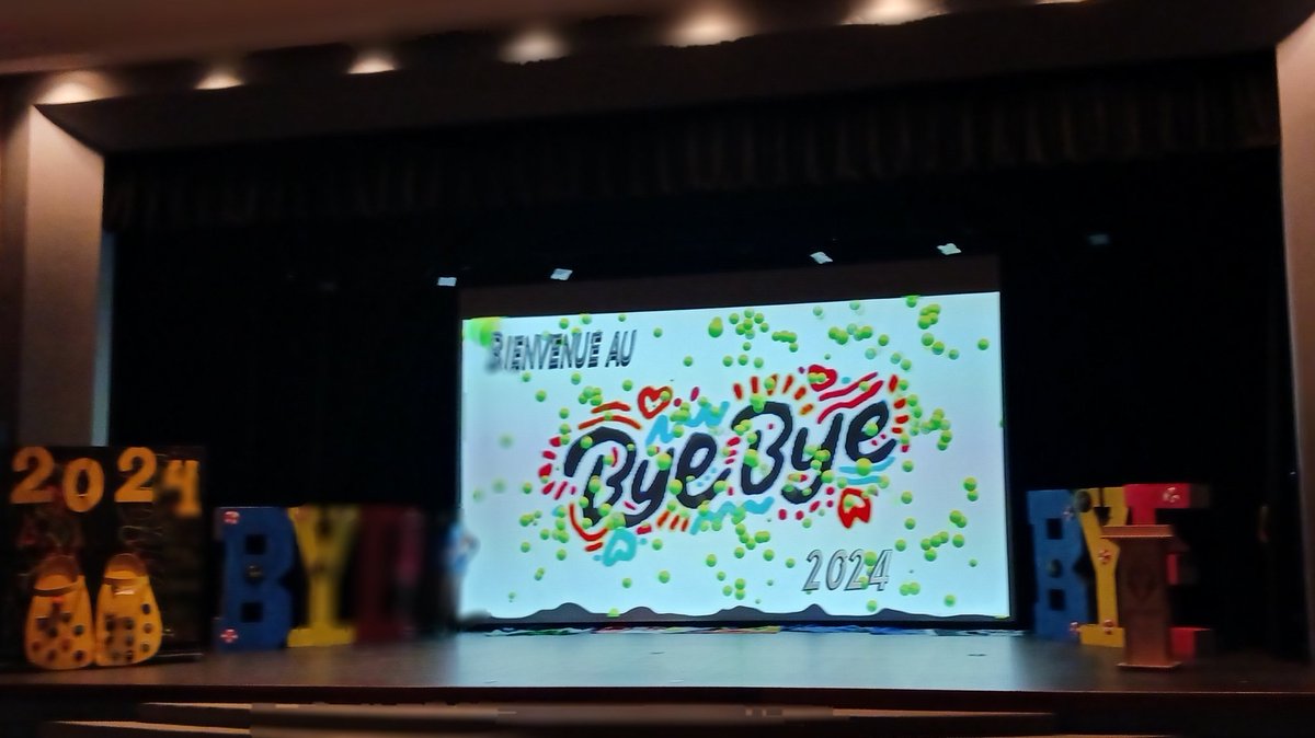 BYE BYE 2024
<a href="/CcSamuelGenest/">C.c. Samuel-Genest</a>

Une tradition qui est de retour au #CCSG #SAMfierté

Mention spéciale à Mme Adèle Riendeau et M. <a href="/VaiveJustin/">Justin Vaive</a> 
#ByeBye #Ottawa #onfr