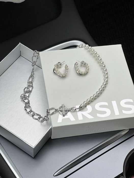 If there's one thing that must be done.
It's to love yourself first.🥰