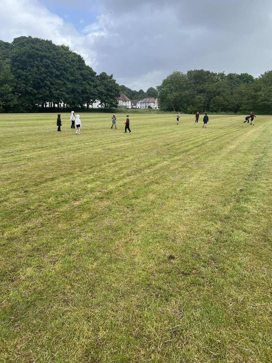 We had lots of fun learning new skills with <a href="/ASC_Jen/">Jen Active Schools</a> today. We had a go at playing ultimate frisbee, we enjoyed it so much we didn’t want to go back for lunch! 😂👏🏼🌟🥏 <a href="/MissWilsonWQ/">Miss Wilson and P6Q</a>