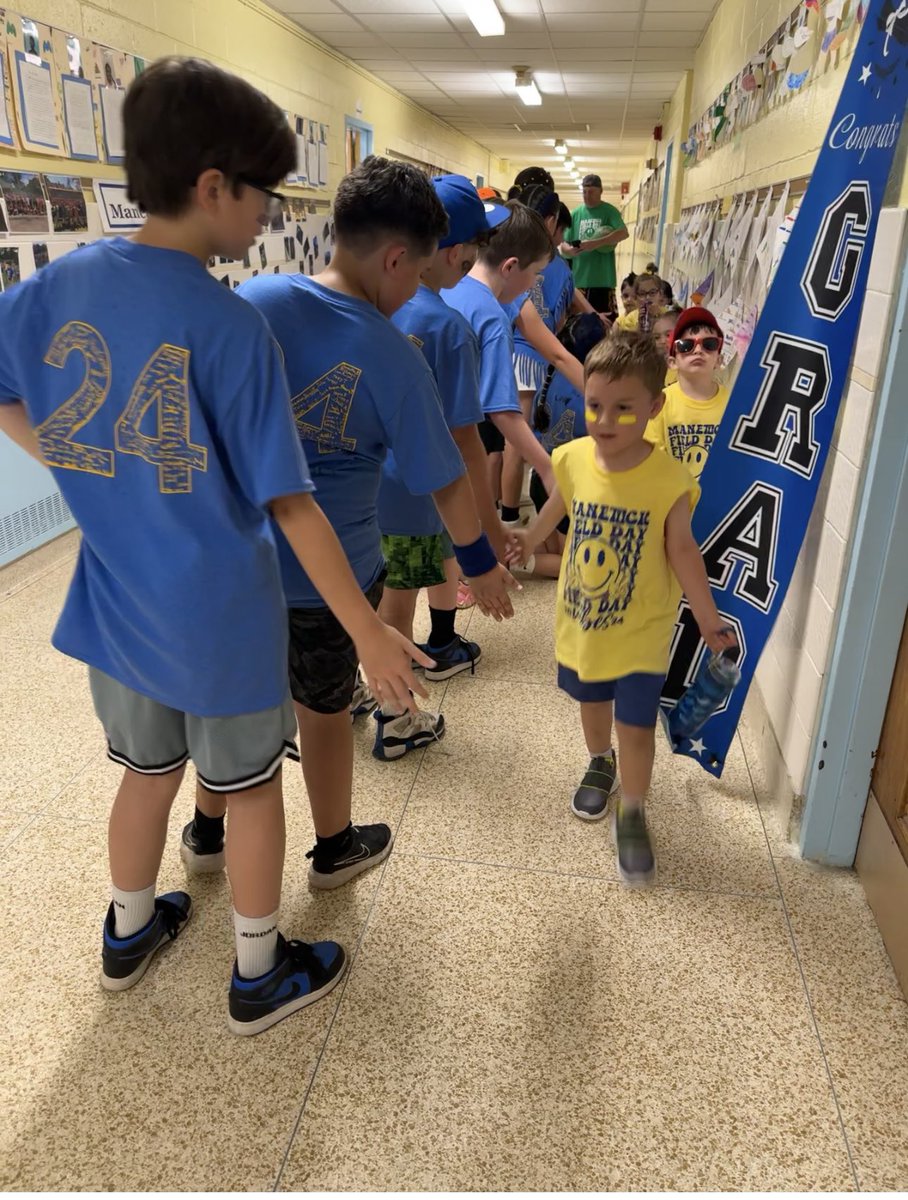 dana_musso's tweet photo. Passing the torch! Manetuck fifth graders were spreading the field day school spirit to their Pre-K friends! @princiPALvw #WIpride ππ https://t.co/c5roPQFR7T