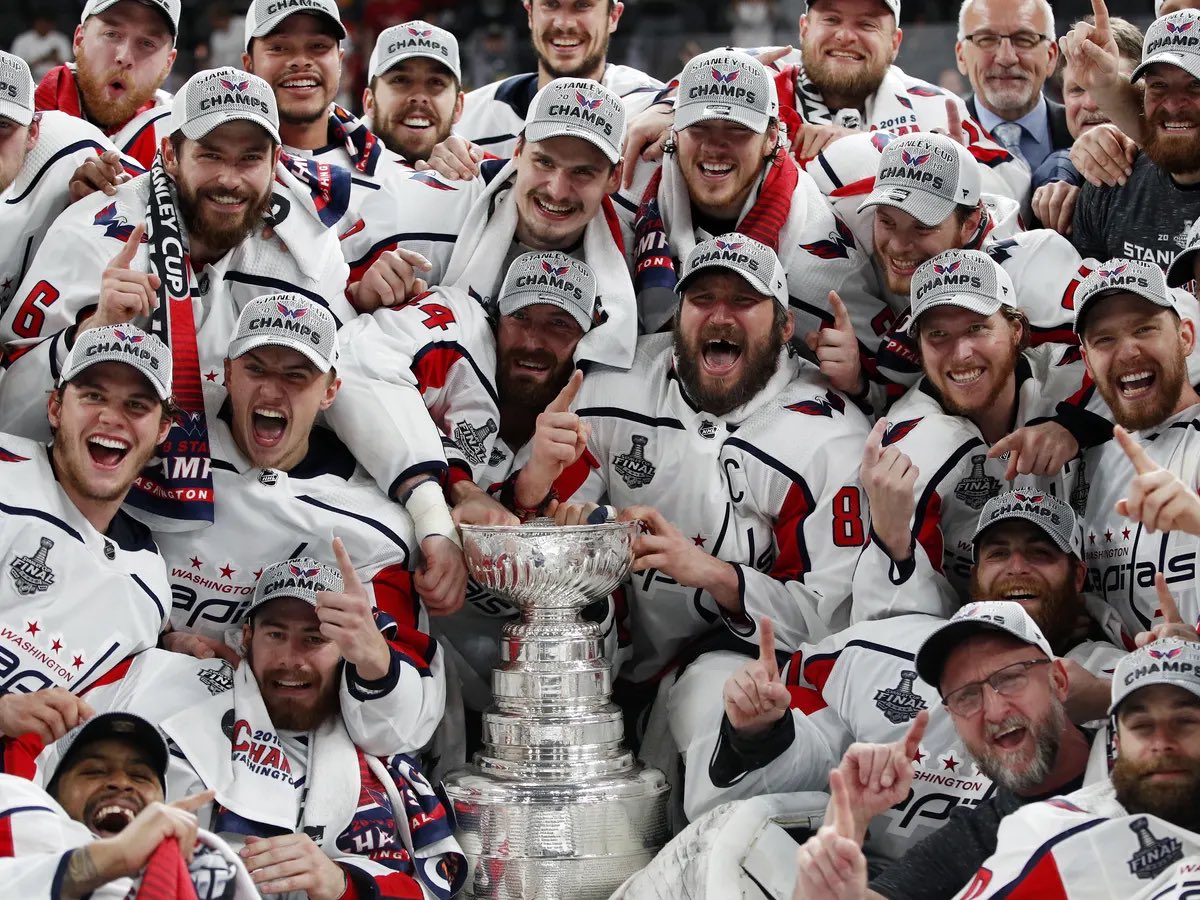 Barstooldmv's tweet photo. 6 years ago today. The greatest party this city has ever seen https://t.co/IIegyZIBFK