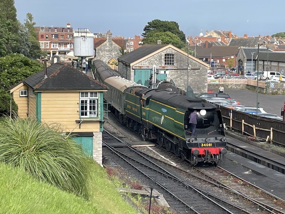 scn1978's tweet photo. End of Day 1 at @SwanRailway #StrictlyBulleid https://t.co/86ML8KMbWe