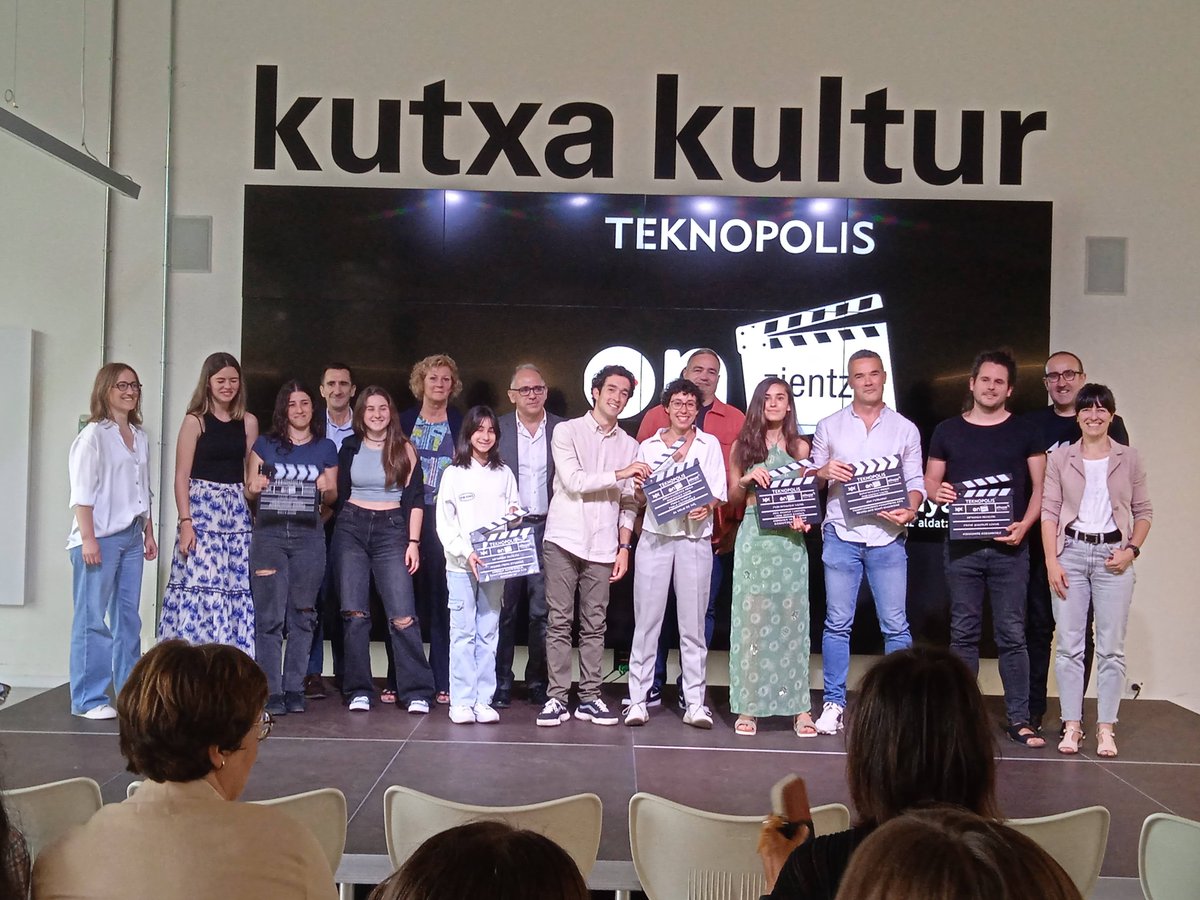 Elhuyar's tweet photo. Iritsi gara sari-banaketaren amaierara 👋

👉Hurrengo asteburuan @Teknopolis_etb saioan #ONZientzia sari-banaketa eta 📽️bideo irabazleak ikusgai.

Mila esker guztioi eta datorren urtera arte!

@DIPCehu https://t.co/1MWeO5cF7C