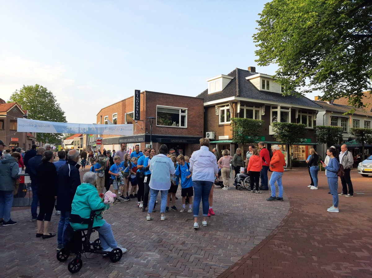 Wandel3daagse's tweet photo. Ontvangstcomité staat weer klaar.... https://t.co/UeGrdlOBAt