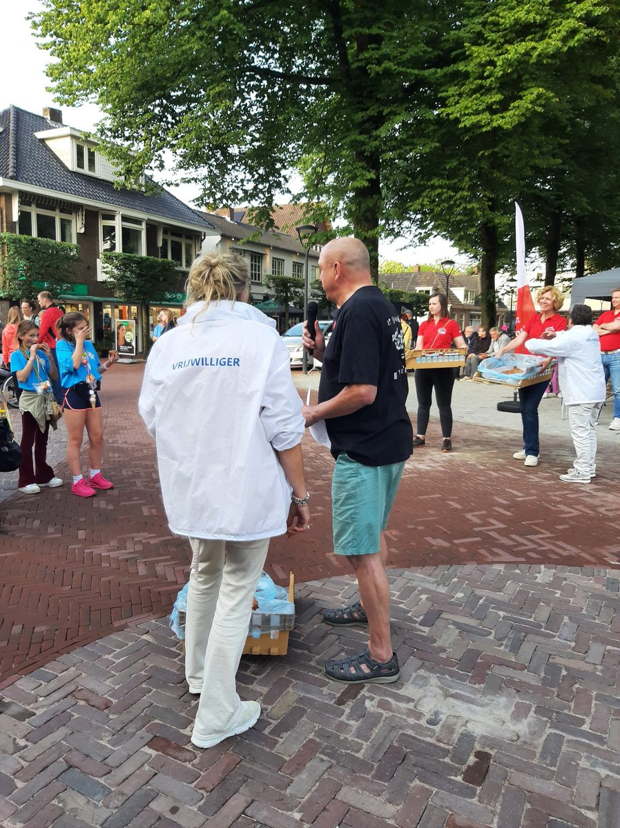 Wandel3daagse's tweet photo. Ontvangstcomité staat weer klaar.... https://t.co/UeGrdlOBAt