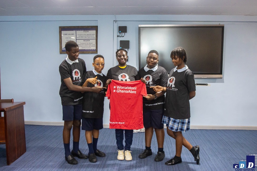CWGhana's tweet photo. We extend our heartfelt appreciation to the management and students of the @Association_Sch for their generous donation during the school's fundraising event to support Corruption Watch,  one of the flagship projects of @CDDGha.

We commend this bold initiative by the students. https://t.co/zKTl7hhBEk