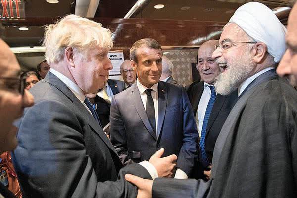 رهبر انقلاب: رئیسی به لبخند دشمن اعتماد نمیکرد.
(عکس تزئینی است)😏
با #انتخاب_درست  کسی را انتخاب میکنیم #مثل_رئیسی