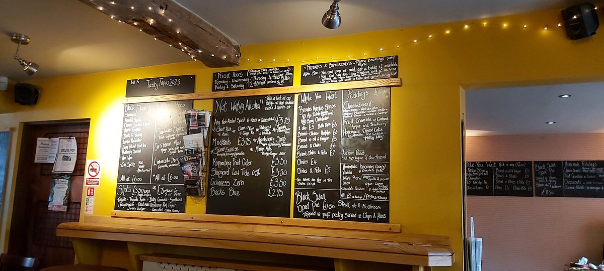 BeckGra's tweet photo. The Black Swan, Belper. Evening meal...Oh my!
#belper #belperderbyshire #NorthDerbyshire #eveningmeal #tasty #fullup #steakandalepie https://t.co/XcpnEvMoxP