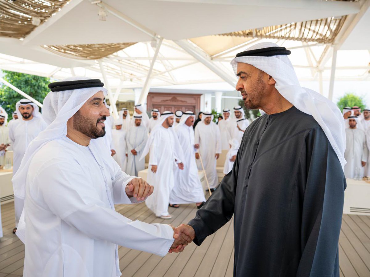 سلام اخي بوسيف ابراهيم بن حاضر المجيحيم لصاحب السمو الشيخ محمد بن زايد ال نهيان رئيس الدولة حفظه الله ورعاه في قصر البحر ابوظبي.