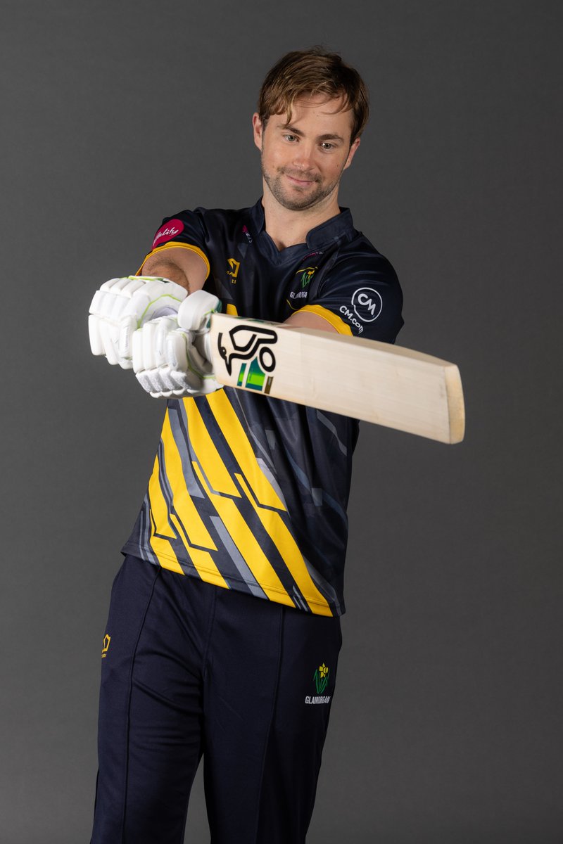 GlamCricket's tweet photo. Our openers Eddie Byrom and Kiran Carlson are in the middle

Watch live 👉 https://t.co/cbhXXqkNUX

#OhGlammyGlammy | #ESSvGLA https://t.co/2HmNrqx2yf