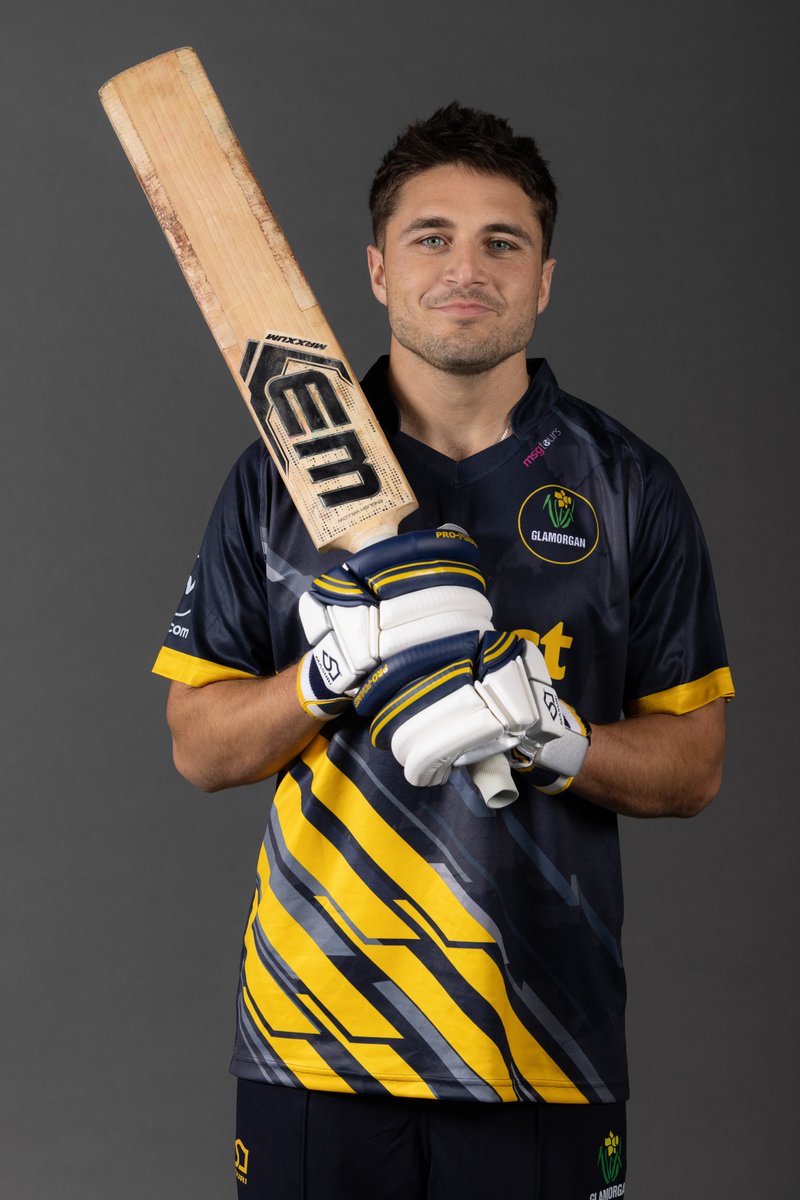 GlamCricket's tweet photo. Our openers Eddie Byrom and Kiran Carlson are in the middle

Watch live 👉 https://t.co/cbhXXqkNUX

#OhGlammyGlammy | #ESSvGLA https://t.co/2HmNrqx2yf