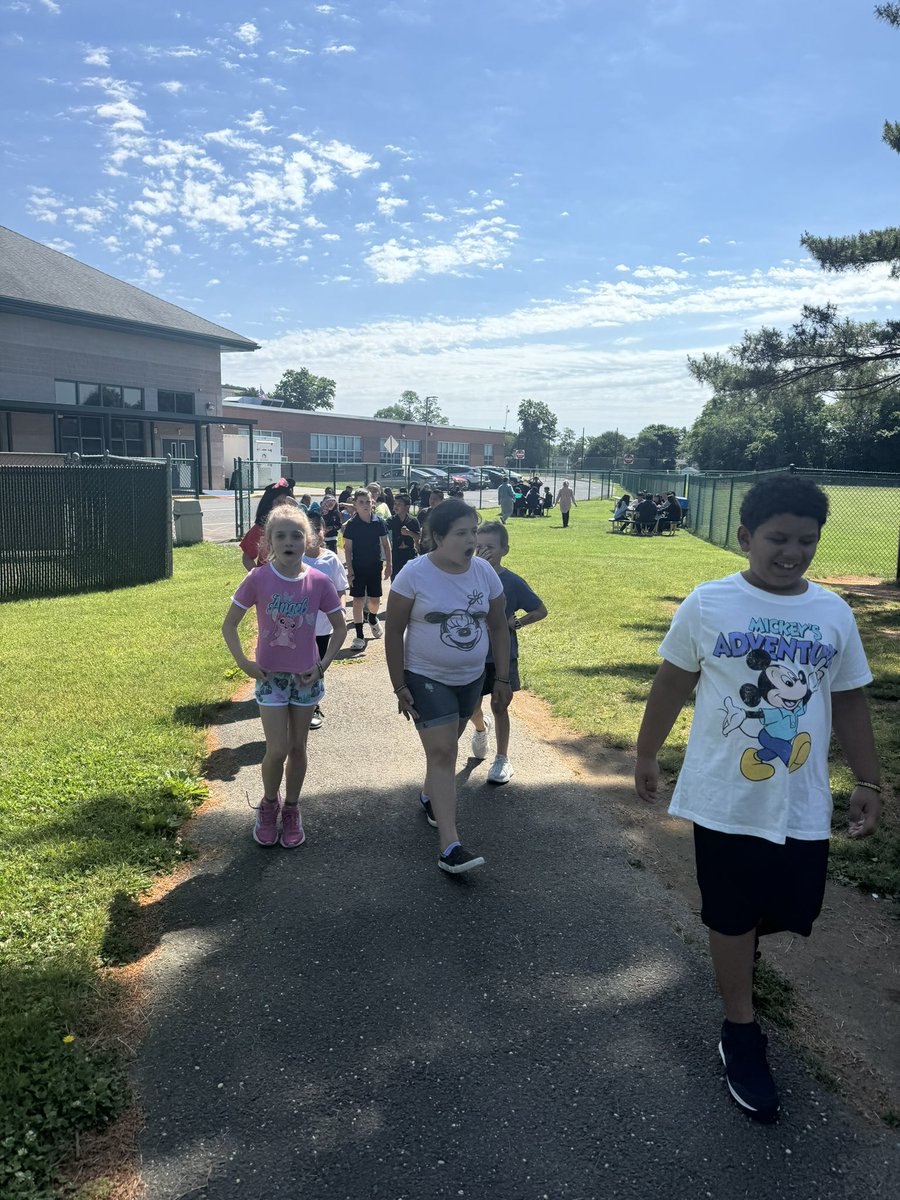 Ms.Trattler tweet media