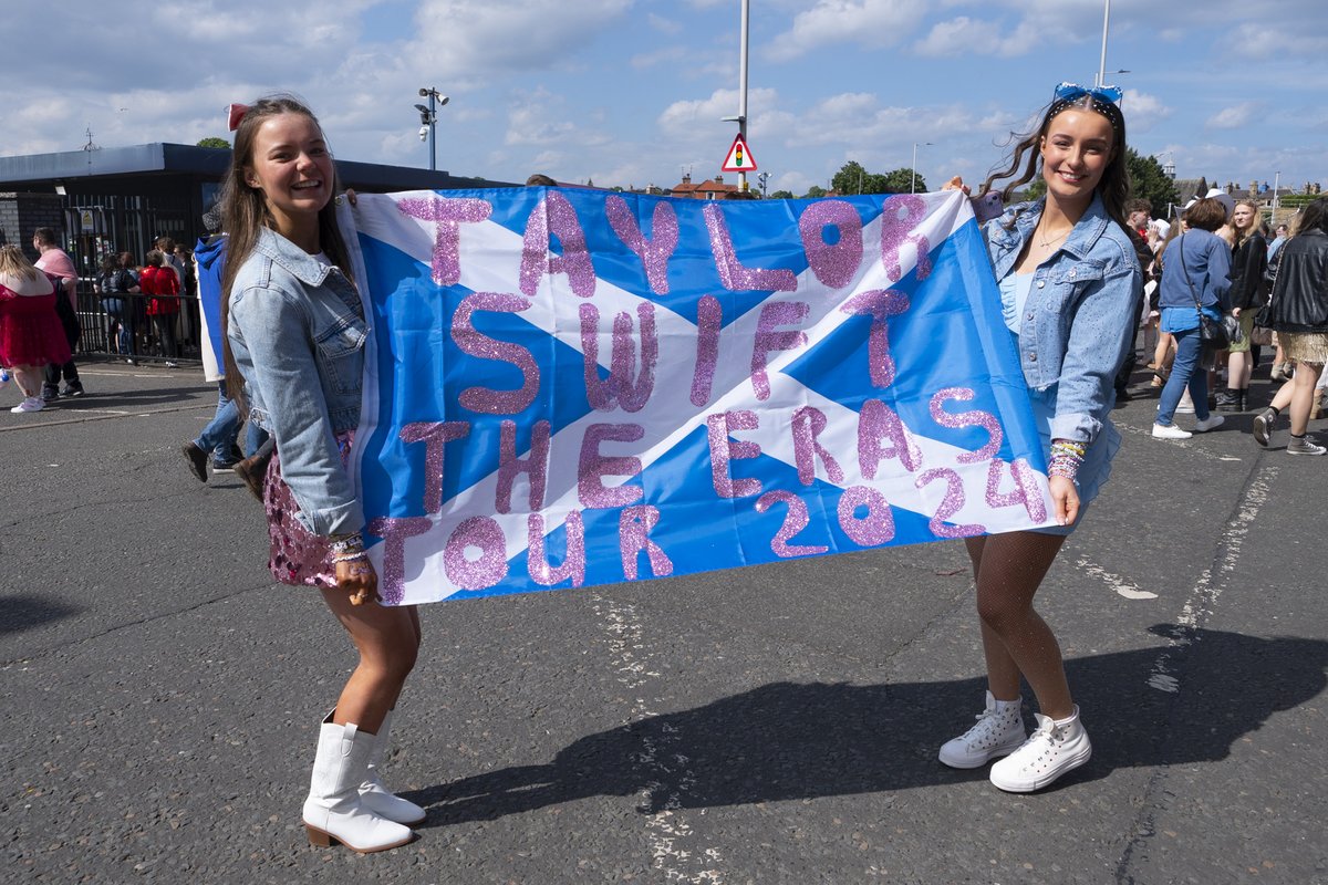 iain_masterton's tweet photo. Thousands of #swifties arrive at Murrayfield stadium in #Edinburgh for first night of @taylorswift13 Eras Tour concert @Alamy_Editorial https://t.co/xCUb6CGuDn