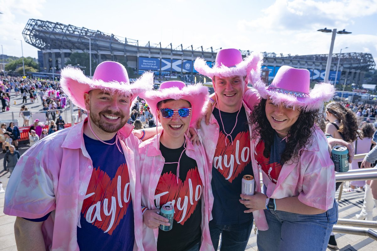 iain_masterton's tweet photo. Thousands of #swifties arrive at Murrayfield stadium in #Edinburgh for first night of @taylorswift13 Eras Tour concert @Alamy_Editorial https://t.co/xCUb6CGuDn